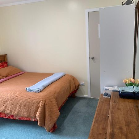 Sunny Holiday Home Wellington Exterior foto
